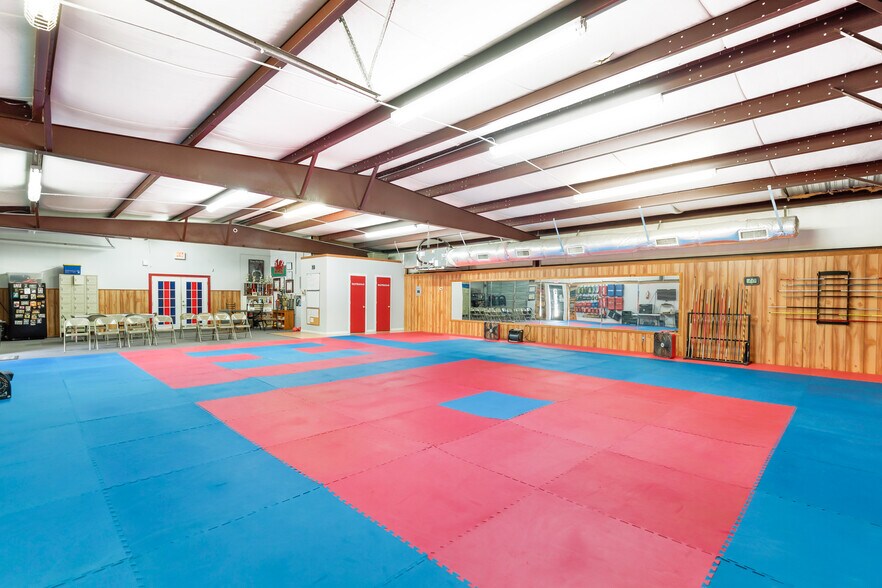 More Photos Of 411 S Houston Ave, Humble Warehouse For Sale