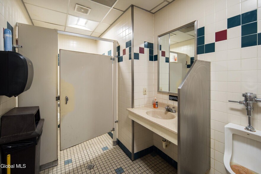 More Photos Of 855 Hoosick St, Troy Restaurant For Sale