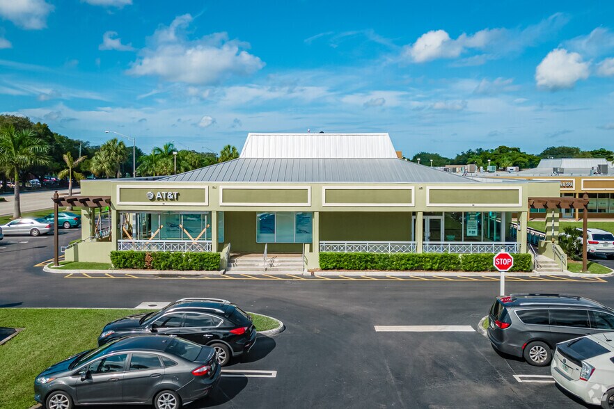 More Photos Of 3301-3357 Sheridan St, Hollywood Storefront For Lease