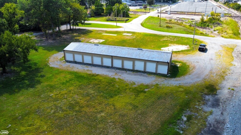 More Photos Of 400 S Wilson St, Benton Self Storage For Sale