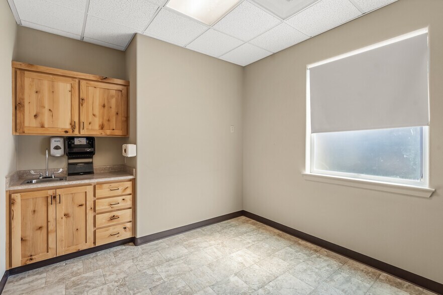 More Photos Of 700 SW Ramsey Ave, Grants Pass Medical For Lease