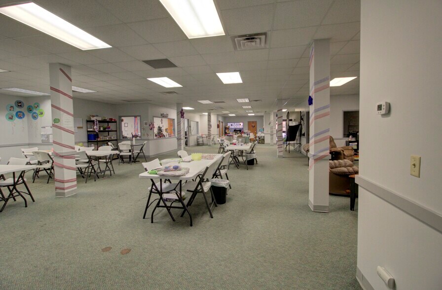 More Photos Of 224 E Main St, Ottawa Office For Sale