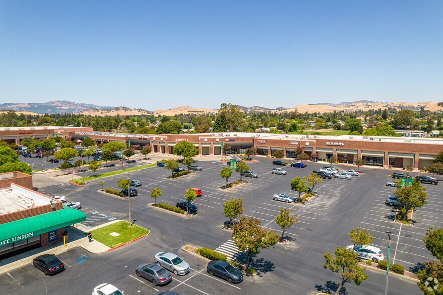 More Photos Of 1305-1350 Gateway Blvd, Fairfield Storefront For Lease