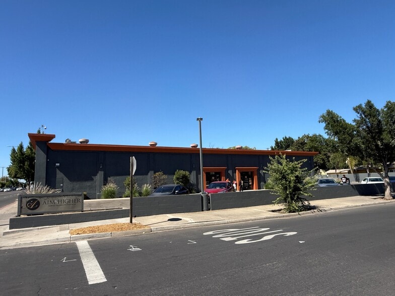 More Photos Of 318 McHenry Ave, Modesto Office For Sale