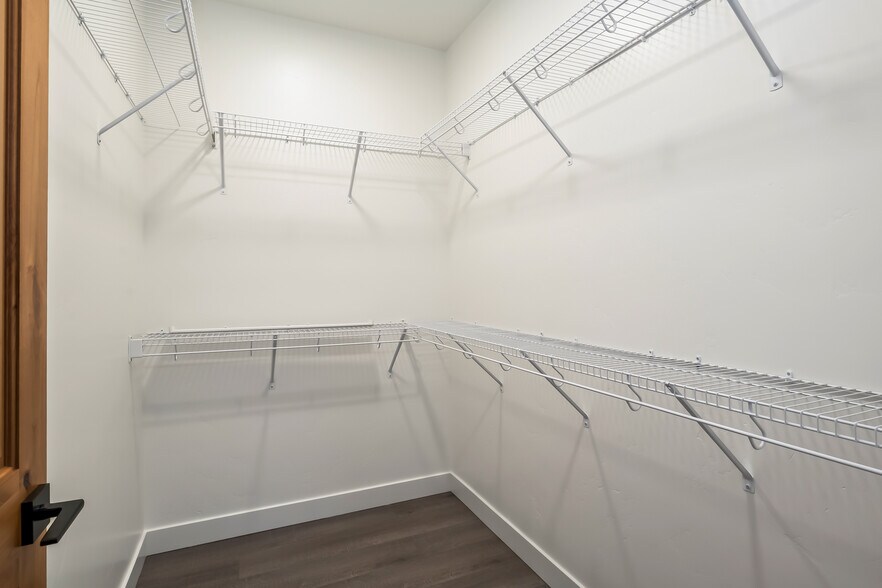 More Photos Of 1441-1461 NW 4th St, Redmond Apartments For Sale