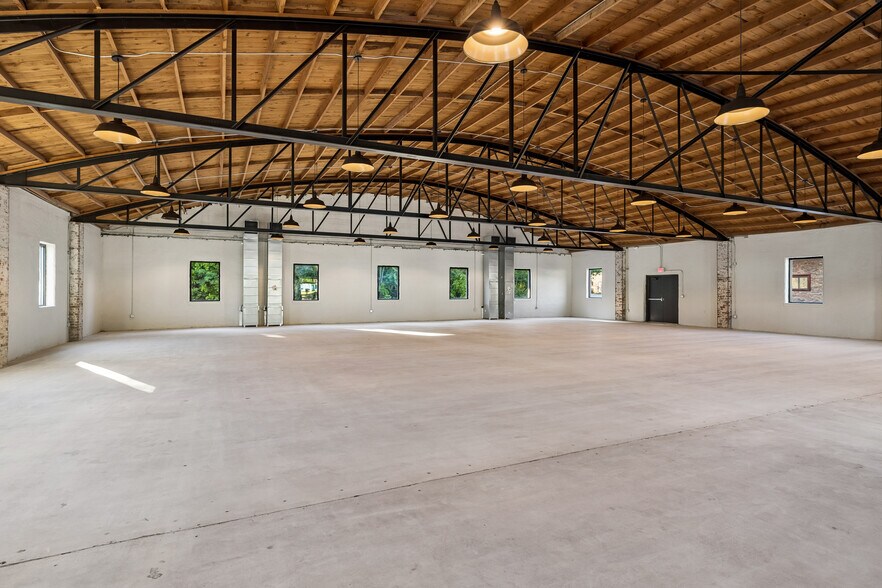 More Photos Of 111 Nashville Hwy N, Columbia Freestanding For Lease