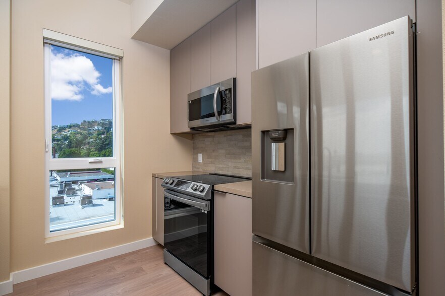 More Photos Of 1511 N Fairfax Ave, Los Angeles Apartments For Lease