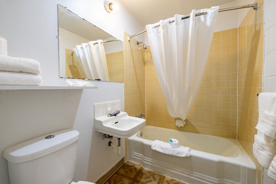 More Photos Of 440 E A St, Casper Hotel For Sale