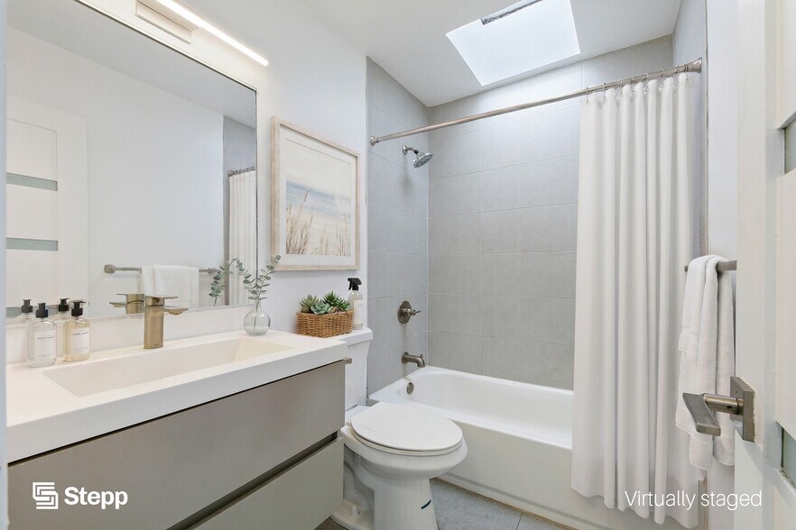 More Photos Of 5005 August St, Los Angeles Apartments For Sale