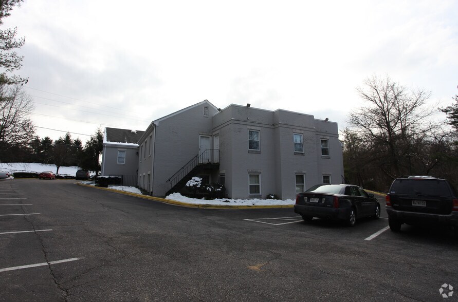 More Photos Of 9800 Falls Rd, Potomac Medical For Lease