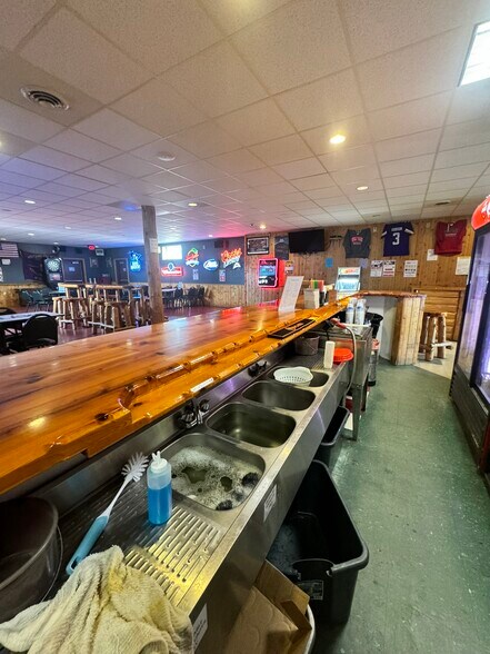 More Photos Of 120 Manninen Ave, Wolf Lake Specialty For Sale