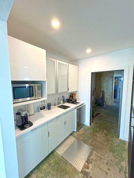 More Photos Of 130 Los Aguajes Ave, Santa Barbara Warehouse For Sale