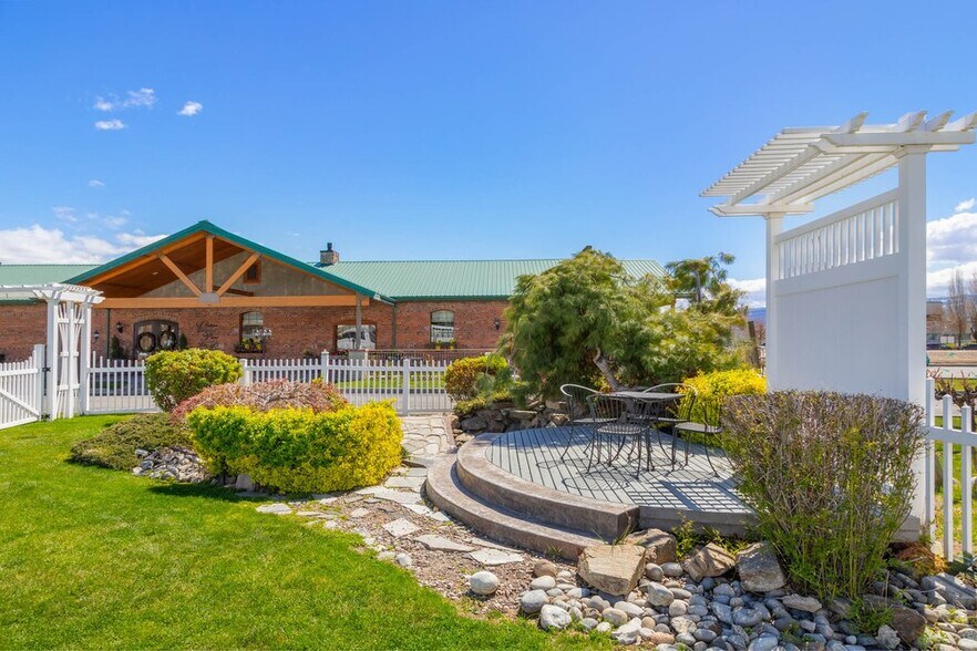 More Photos Of 1 Vineyard Way, Wenatchee Winery Vineyard For Sale
