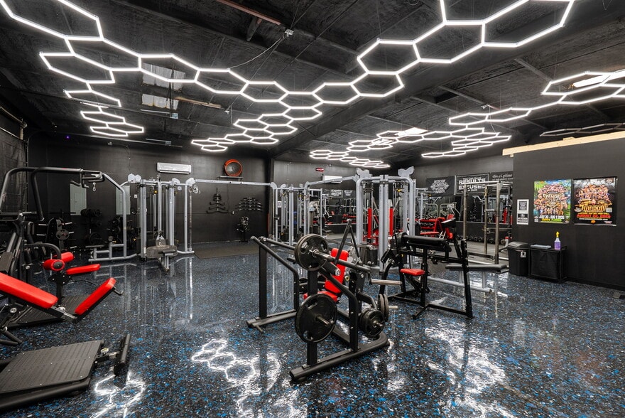 More Photos Of 501 Interstate Ct, Sarasota Warehouse For Sale