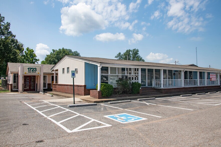 More Photos Of 1723-1755 Main St, Southaven Storefront Retail Office For Sale