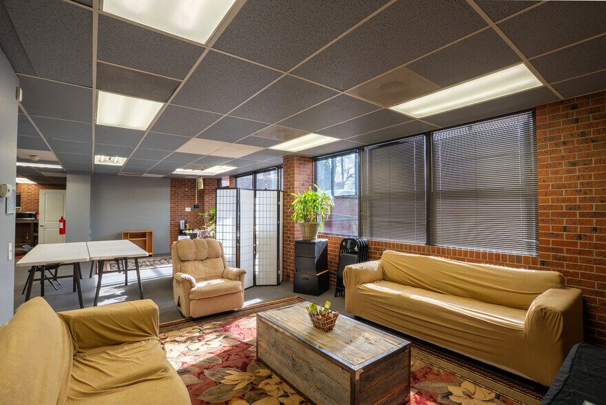 More Photos Of 24 9th Ave, Longmont Office For Sale