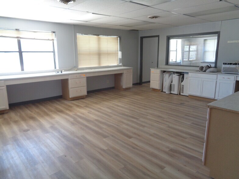 More Photos Of 3916 S Lynn Ct, Independence Medical For Lease