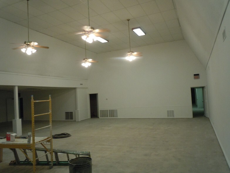 More Photos Of 108 SE 6th St, Abilene Specialty For Sale