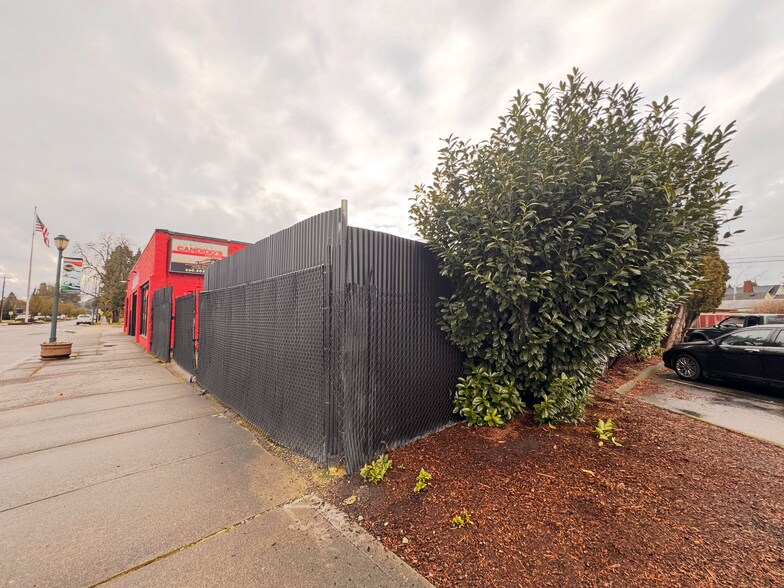 More Photos Of 225 W Main St, Monroe General Retail For Sale