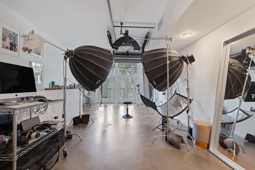 More Photos Of 1601 E Cesar Chavez St, Austin Apartments For Sale