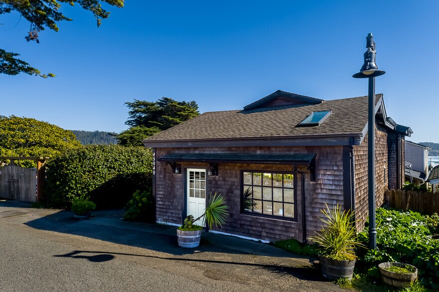 More Photos Of 45040 Main St, Mendocino Restaurant For Sale