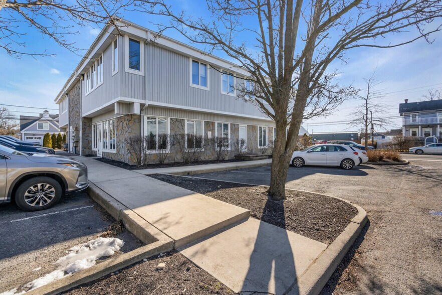 More Photos Of 27 Beach Rd, Monmouth Beach Medical For Lease