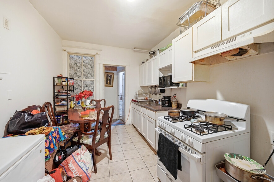 More Photos Of 25 Saratoga Ave, Yonkers Apartments For Sale