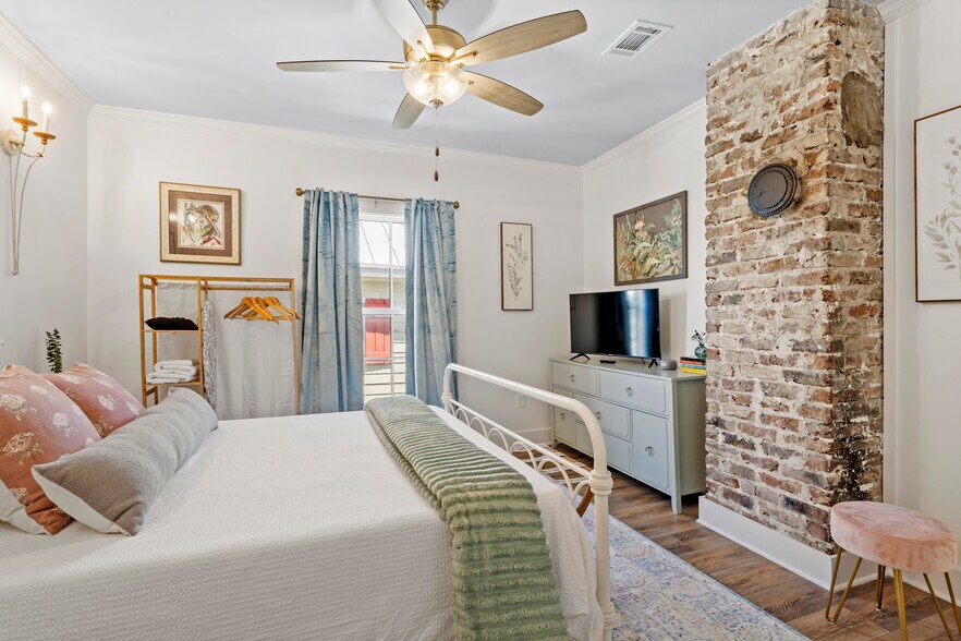 More Photos Of 782 Water St, Biloxi Office For Sale