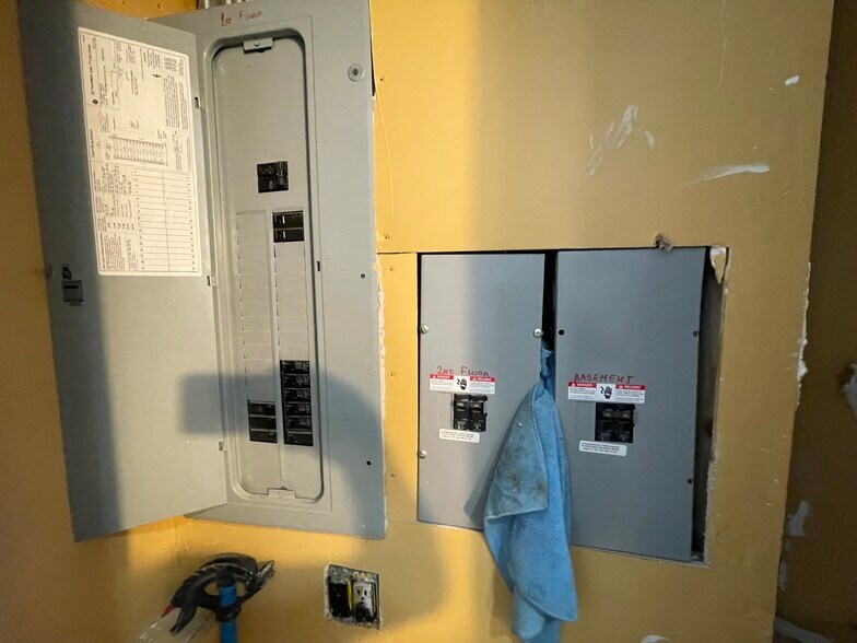 More Photos Of 1745 N Cicero Ave, Chicago Freestanding For Sale