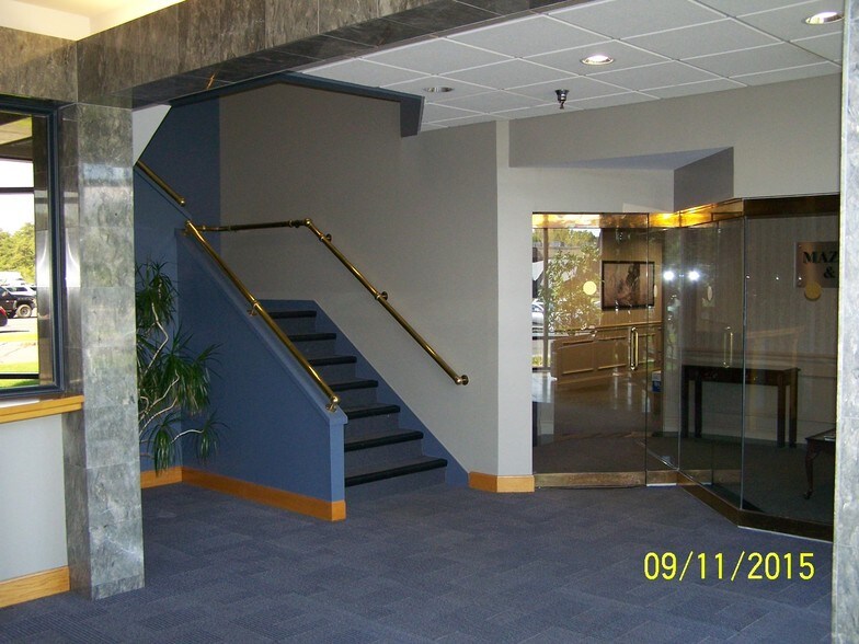 More Photos Of 9 Washington Sq, Albany Office For Sale