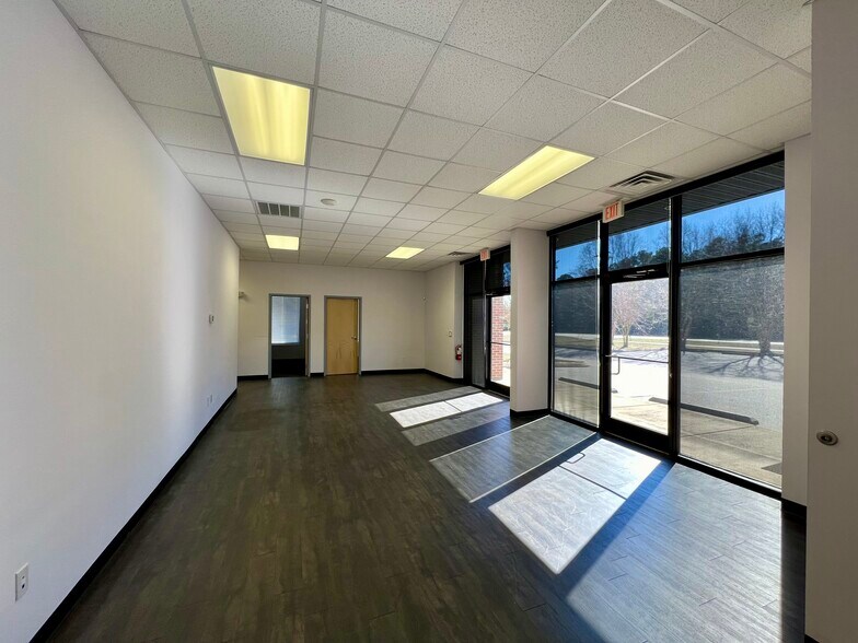 More Photos Of 185 Airport Rd, Fayetteville Warehouse For Lease