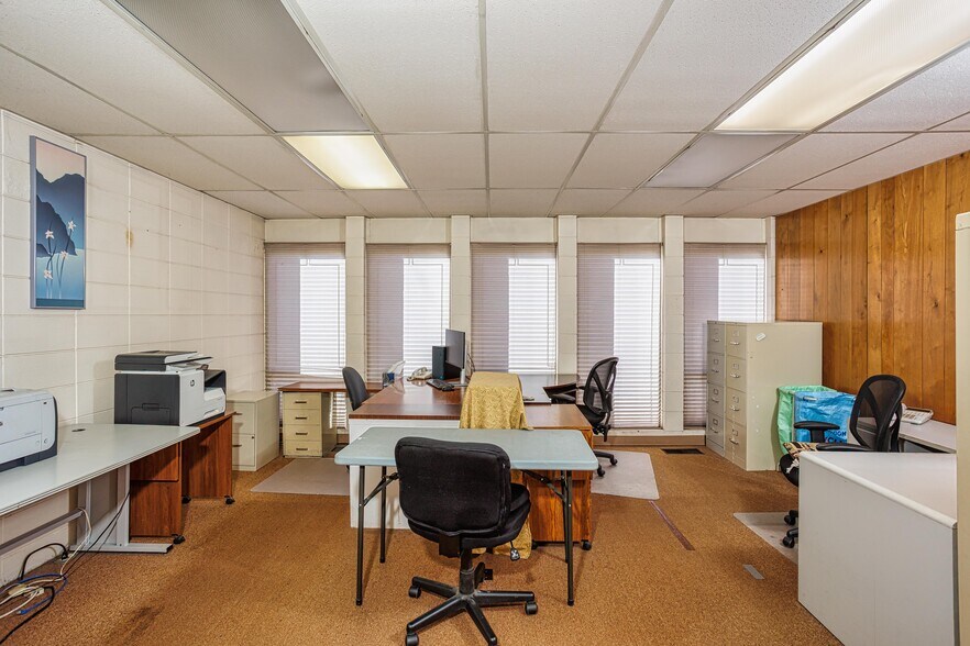 More Photos Of 835 SE 17th Ave, Portland Office For Sale