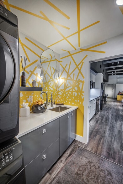 More Photos Of 5880 Shirley St, Naples Light Manufacturing For Sale