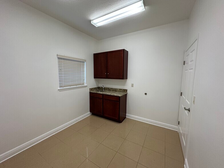 More Photos Of 1656 S Volusia Ave, Orange City Medical For Sale