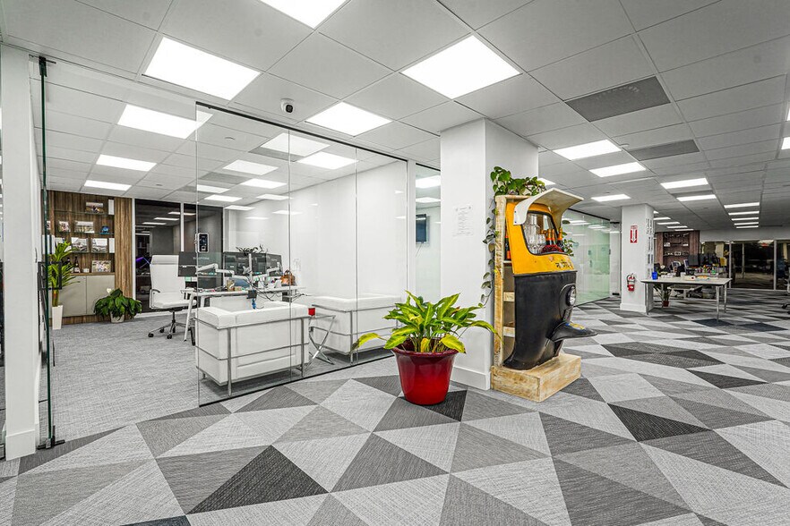 More Photos Of 1110 Brickell Ave, Miami Office For Sale