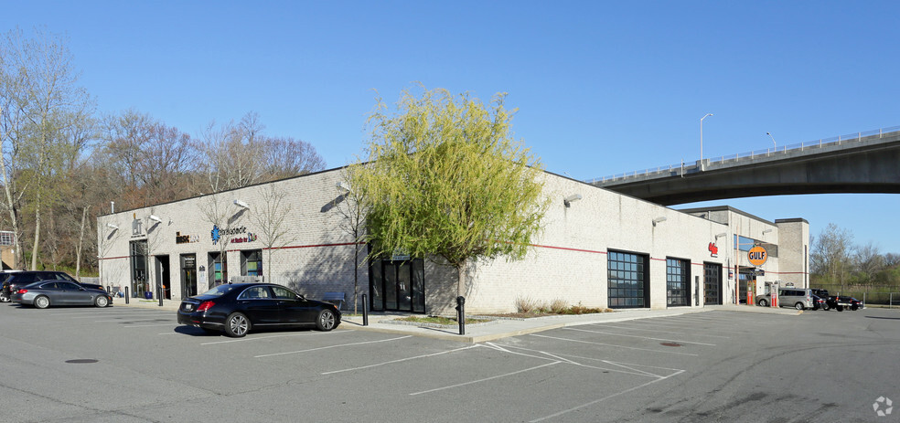 Primary Photo Of 55 Lumber Rd, Roslyn Flex For Lease