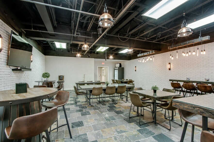 More Photos Of 125 Bear Creek Pky, Keller Loft Creative Space For Sale