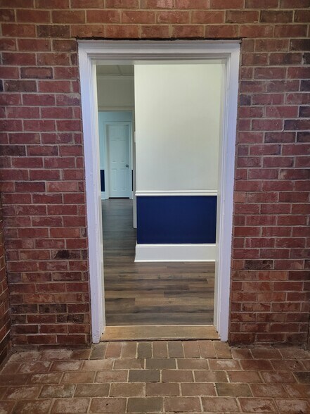 More Photos Of 115 Sycamore Dr, Athens Office For Sale