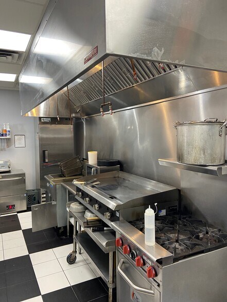 More Photos Of 117 S Main St, Manchester Fast Food For Lease