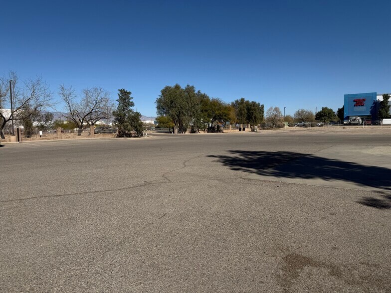 More Photos Of 3594 E Lincoln St, Tucson Truck Terminal For Lease