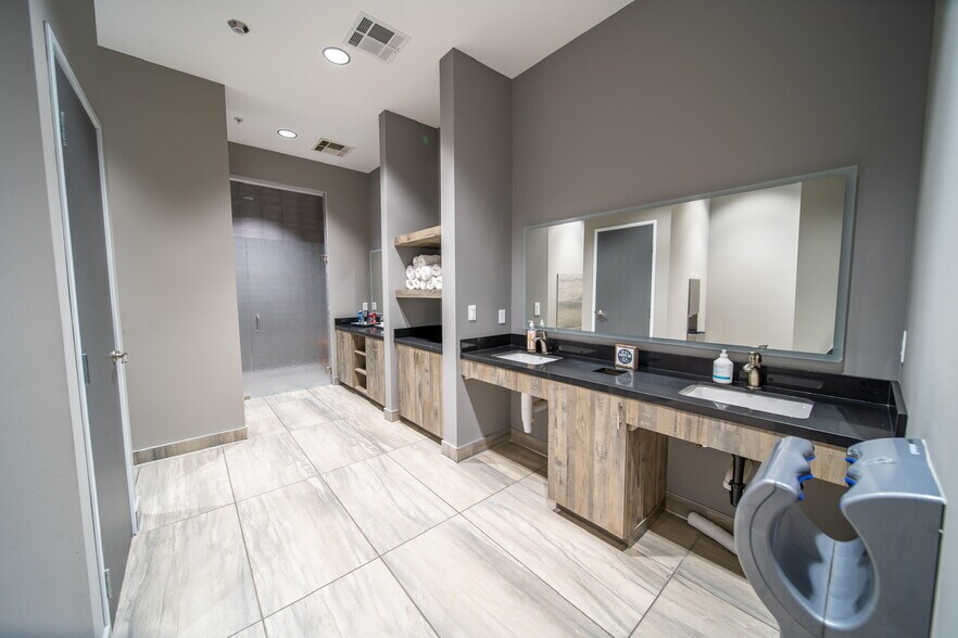 More Photos Of 1475 Moffat Blvd, Manteca Warehouse For Sale