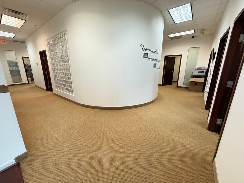 More Photos Of 4229 Lafayette Center Dr, Chantilly Business Park For Lease