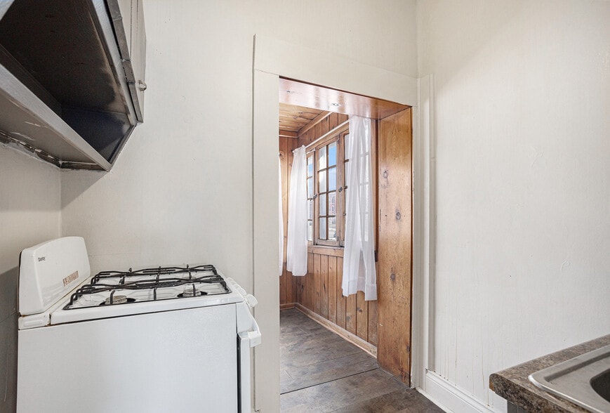 More Photos Of 701 Center Ave, Bay City Apartments For Sale