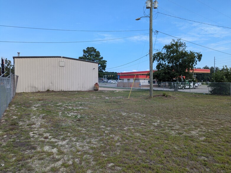 More Photos Of 2988 Gillespie St, Fayetteville Light Distribution For Lease