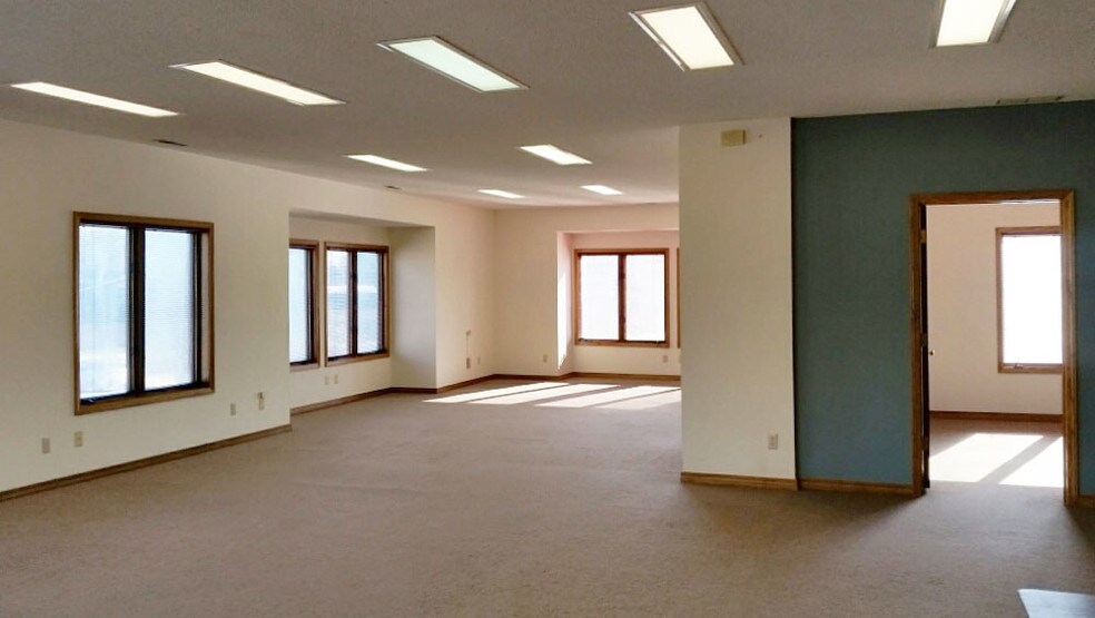 More Photos Of 5040 SW 28th St, Topeka Office For Sale