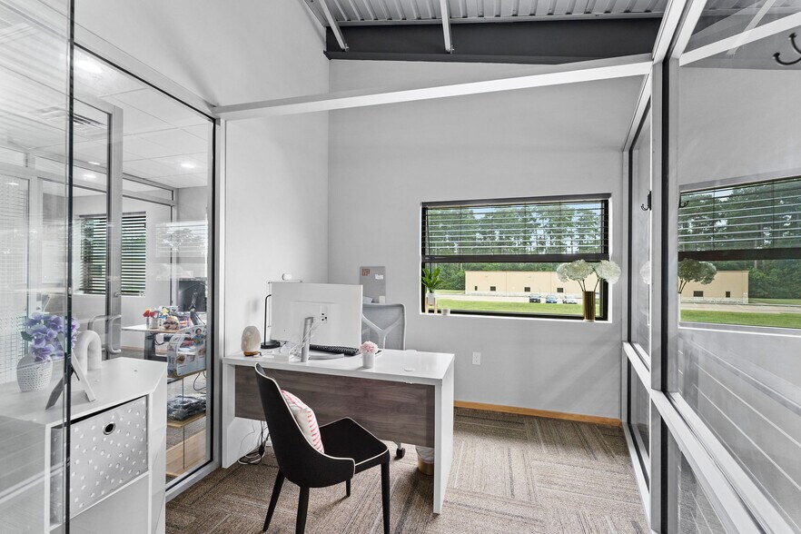 More Photos Of 1330 Rayford Park Rd, Spring Loft Creative Space For Sale