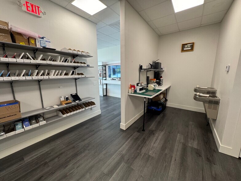 More Photos Of 122 Chiquita S Blvd, Cape Coral Freestanding For Lease