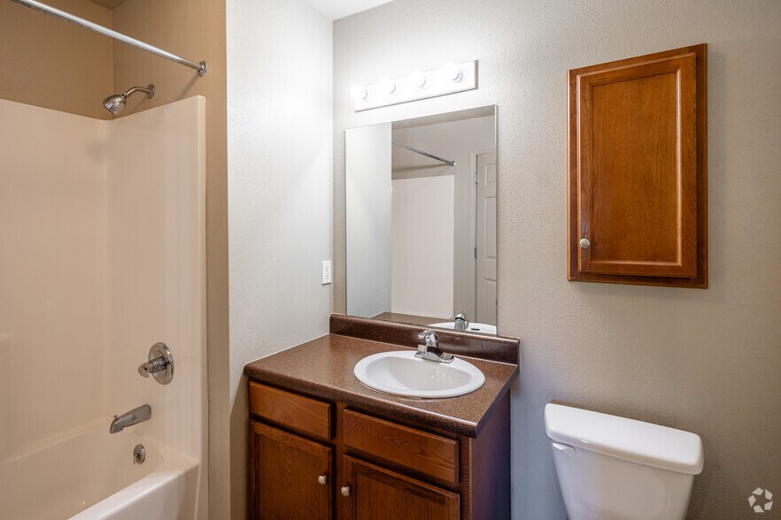 More Photos Of 500 Saluki Blvd, Carbondale Apartments For Sale