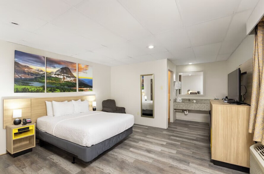 More Photos Of 109 16th St, Wheatland Hotel For Sale