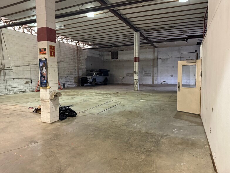More Photos Of 212 N Gales St, Port Angeles Warehouse For Lease